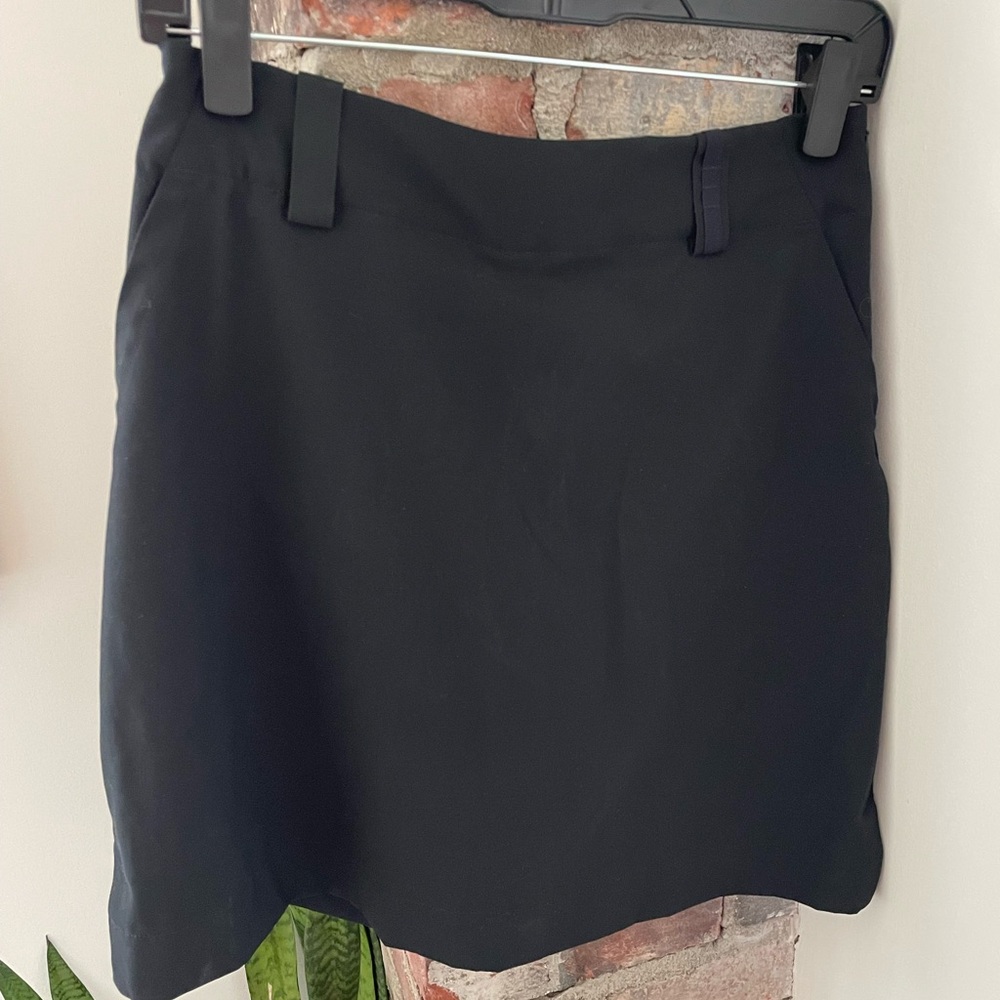 Nike Golf Size 2 Black Skirt